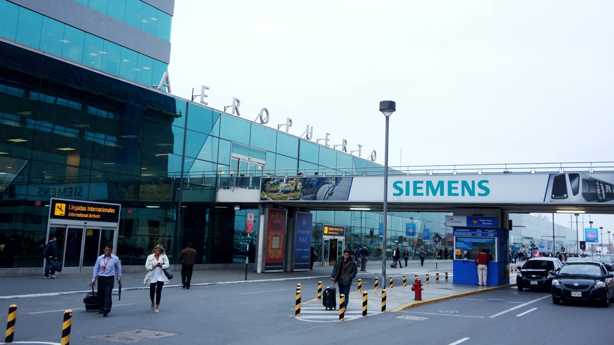 リマ国際空港ターミナルビル出口