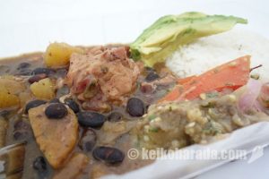 ドミニカ共和国の代表料理「habichuelas guisadas」